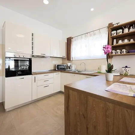 Apartment De Rosa Zadar