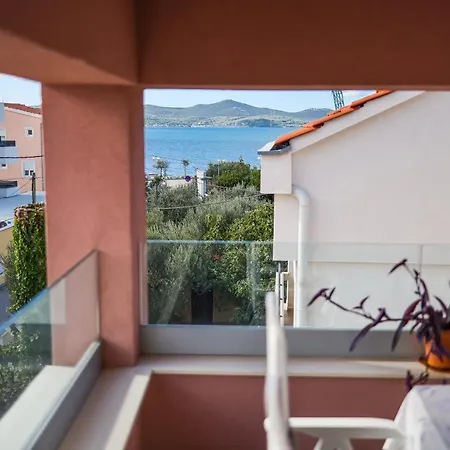 Apartment De Rosa *