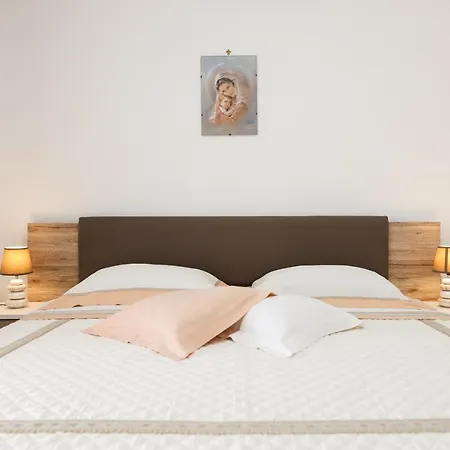 Apartment De Rosa